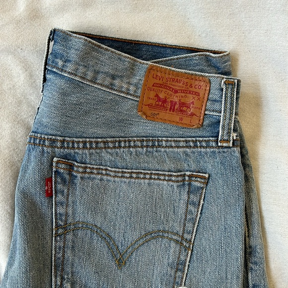 Levi’s 501 Original Cutoff Denim Short - Picture 4 of 4